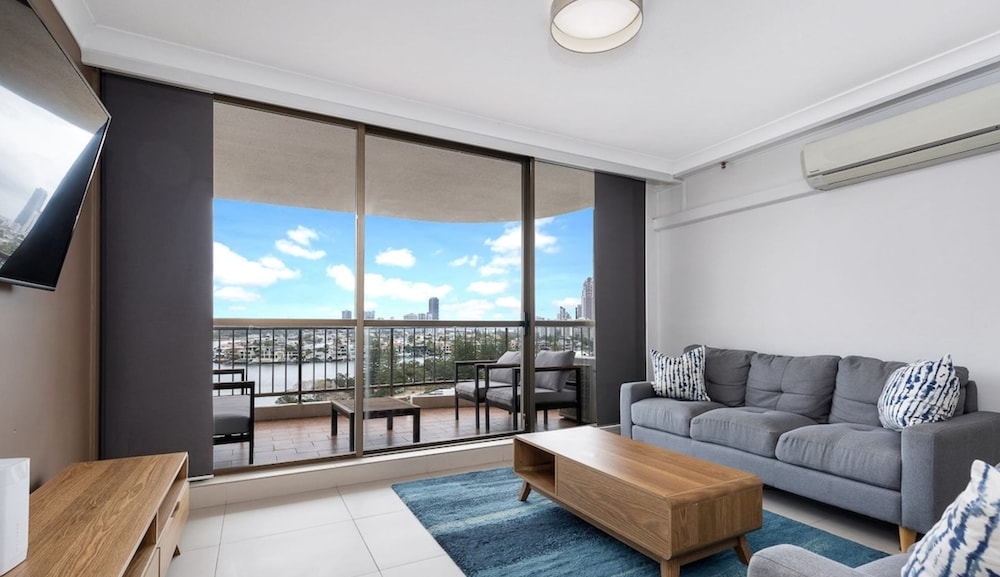2 BR With Beautiful Views