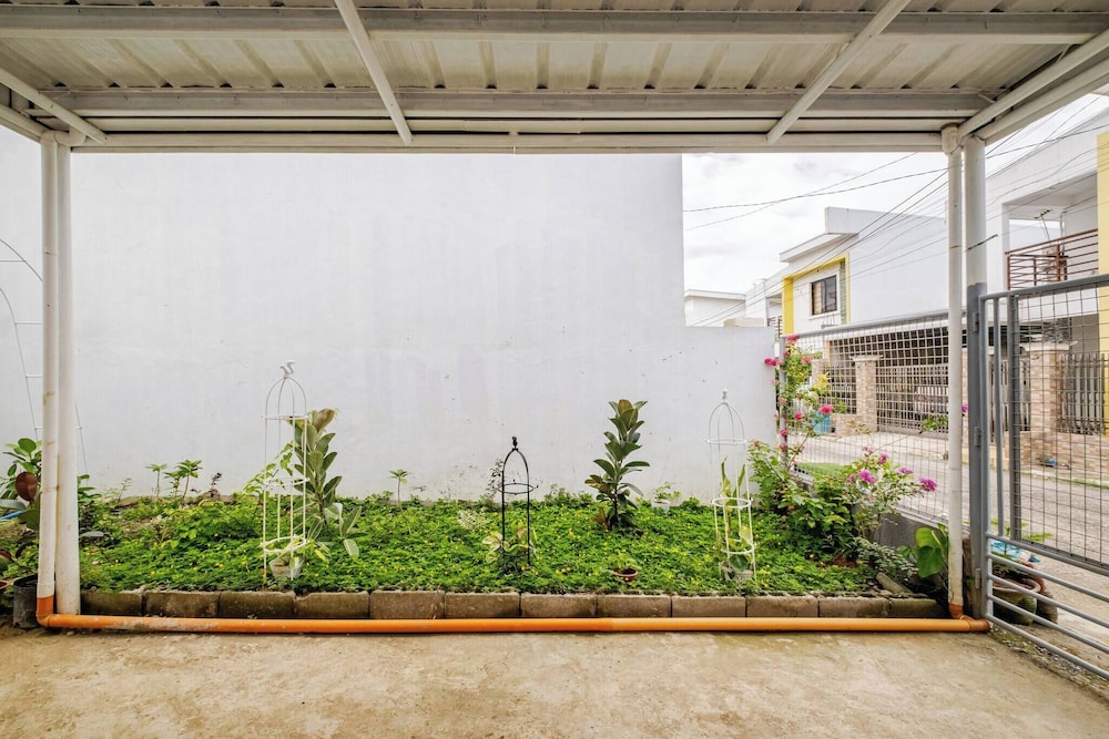 Charming Iloilo City House With Garden View