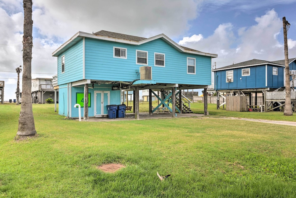 Walk to Ocean: Coastal Surfside Beach Bungalow! view 3