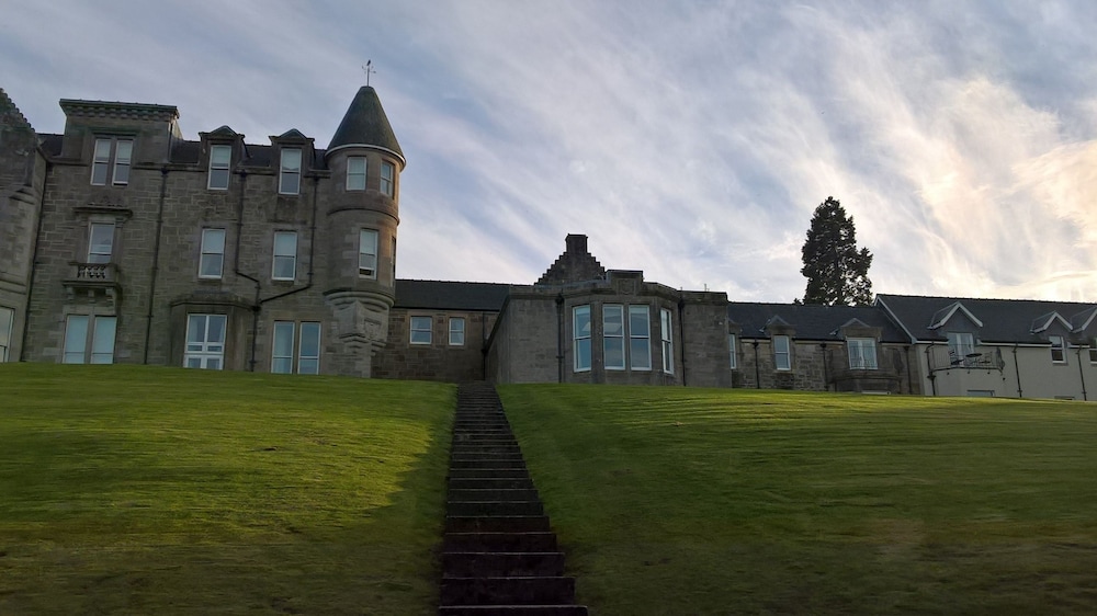 14 Lomond Castle