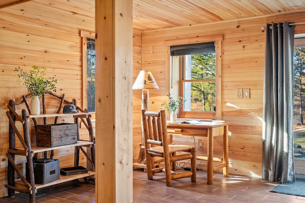 Deer Haven Cabin by Avantstay Waterfront Dock Firepit
