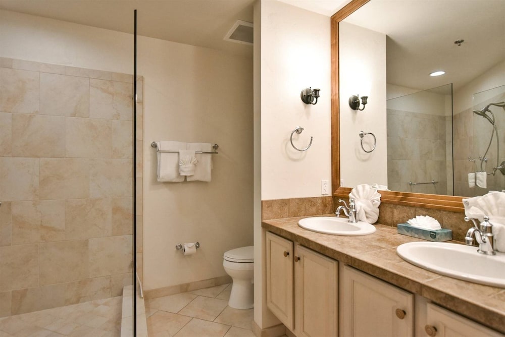 Bluesky Breckenridge Luxury 3 Bedroom Condo at Snowflake Lift
