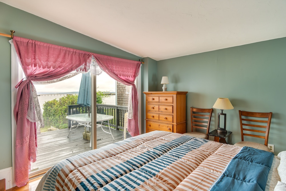 Massachusetts Vacation Rental: 5 Mi to Fall River