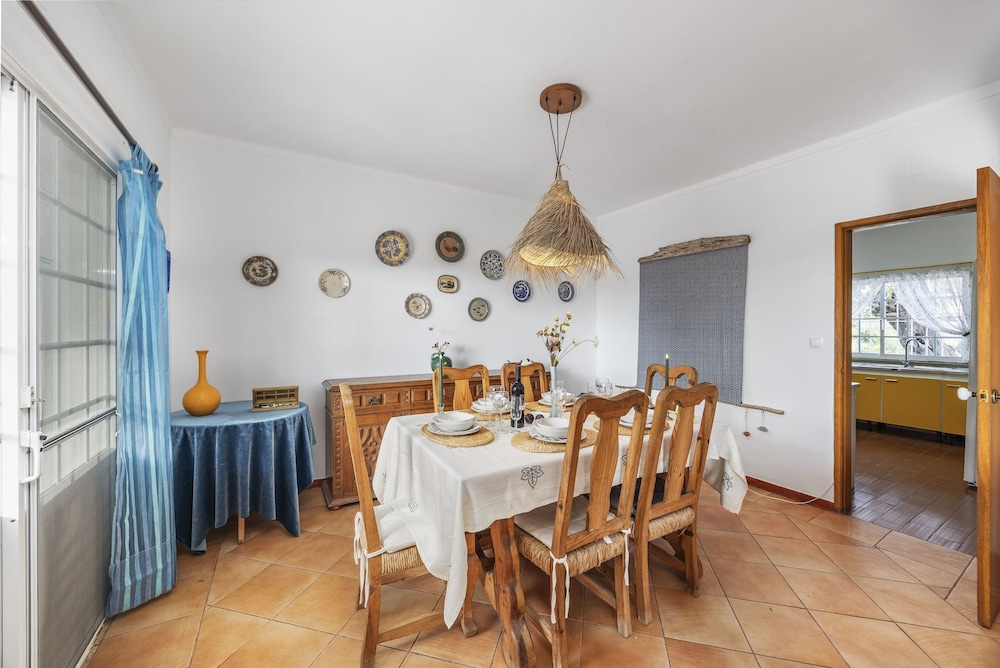 Muxima in Quelfes With 3 Bedrooms and 2 Bathrooms