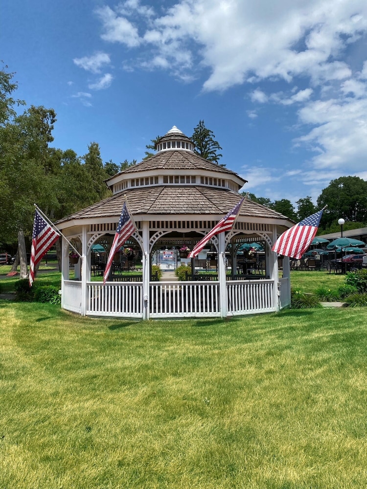 Amber's Inn & Suites