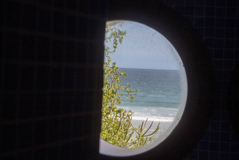 Paradys Oceanfront Submarine-style Holiday Home in Langebaan