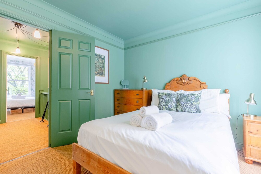 3 Bed House, Sleeps 8 - Near St Pancras