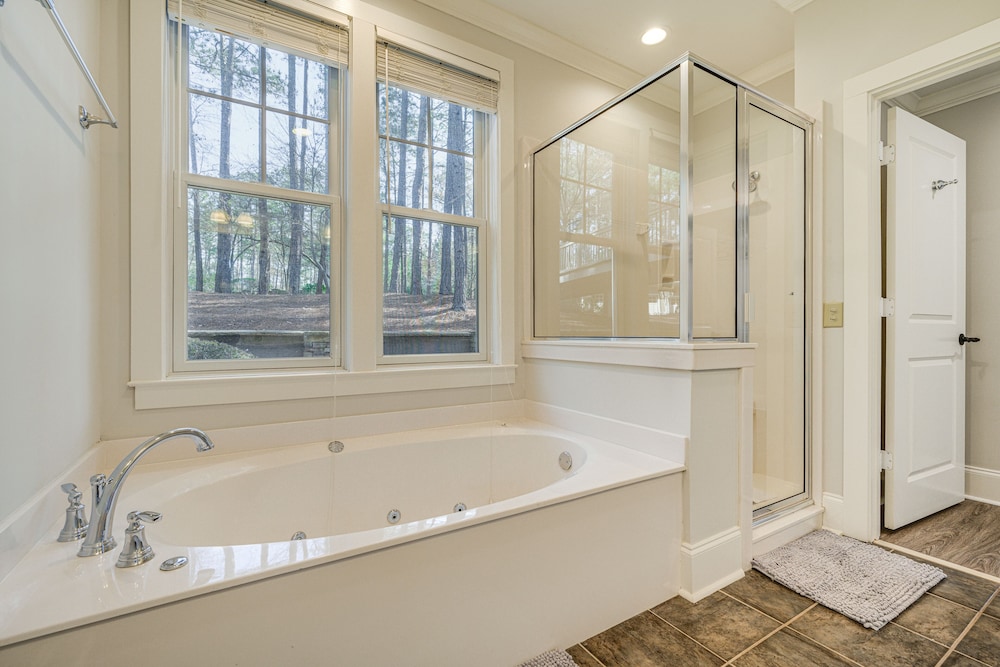 Chic Greensboro Condo w/ Lake Oconee Access!