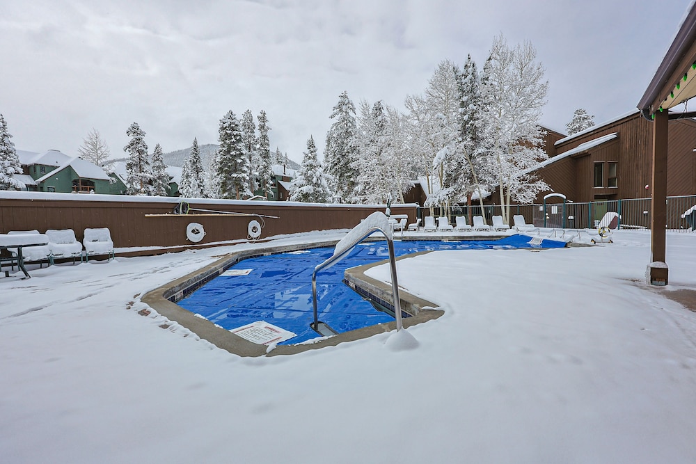 Wild Irishman 2 bed 2 bath Sleeps 9 WIBH view 4