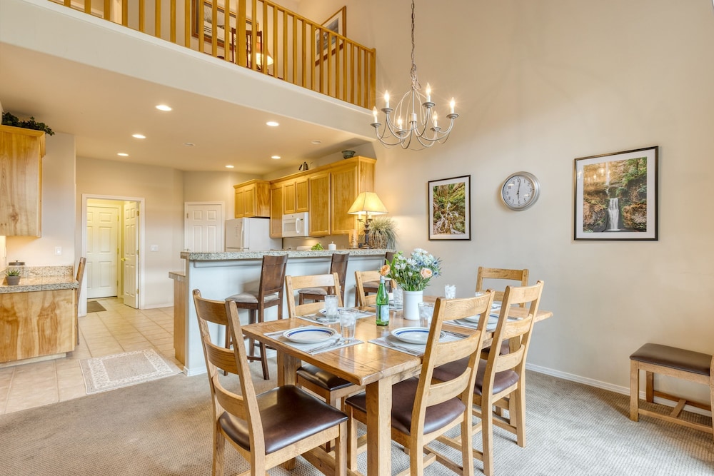 Forest Ridge Loop by Avantstay Hot Tub Private Community Amenities