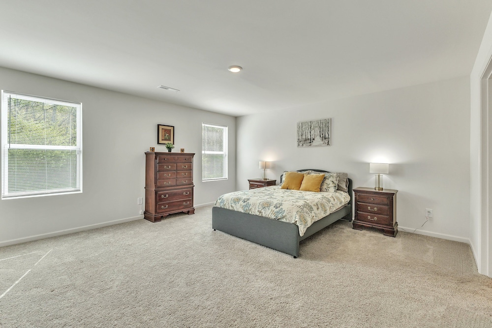 5br Pet Friendly Retreat With Garage Parking 5 Bedroom Home