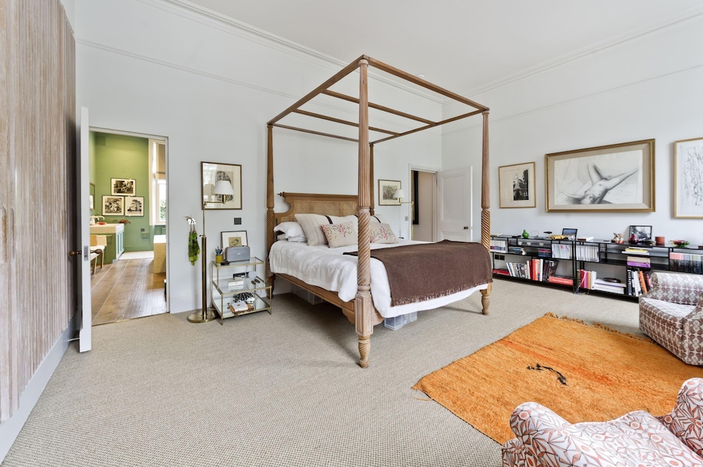 Gorgeous Stylish Interior Designed 5 Bed Home in Holland Park - Superb Location