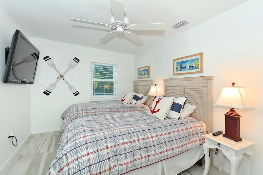 Tarpon Pointe 2 Bedroom Home by Redawning