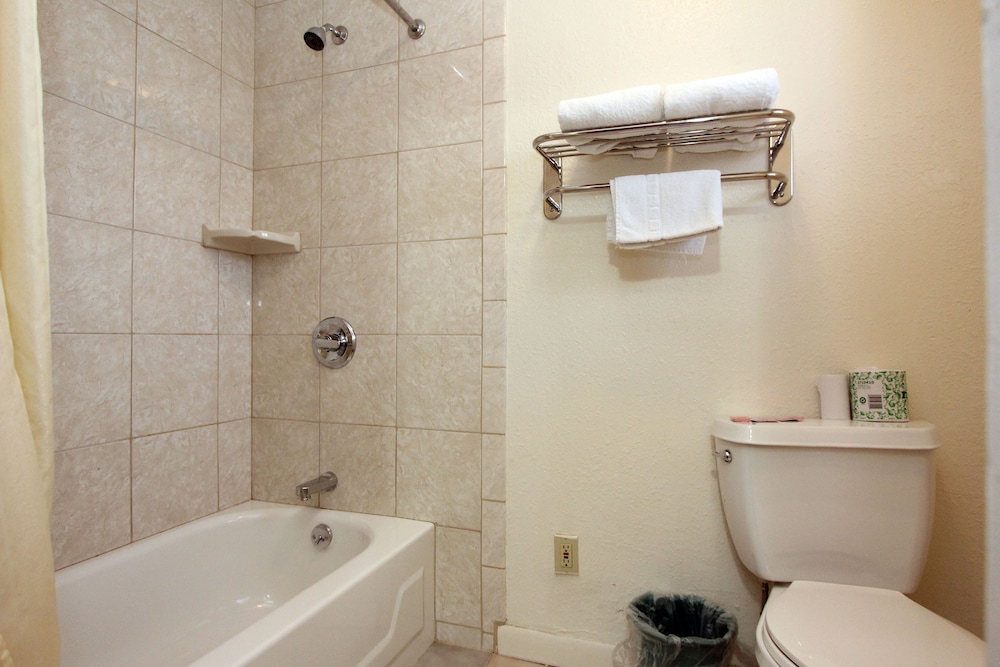Vallejo Vacations - Express Inn - Property Image 3