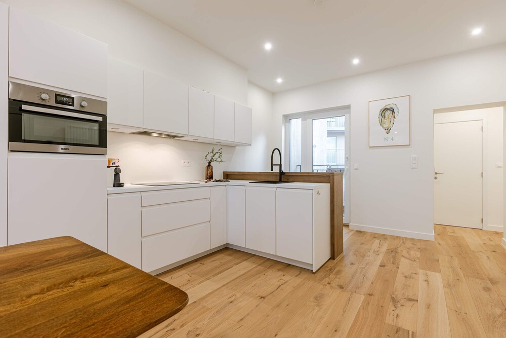 Huswell - Charming Central Apartment in Ostend - Perfect for 7 Guests