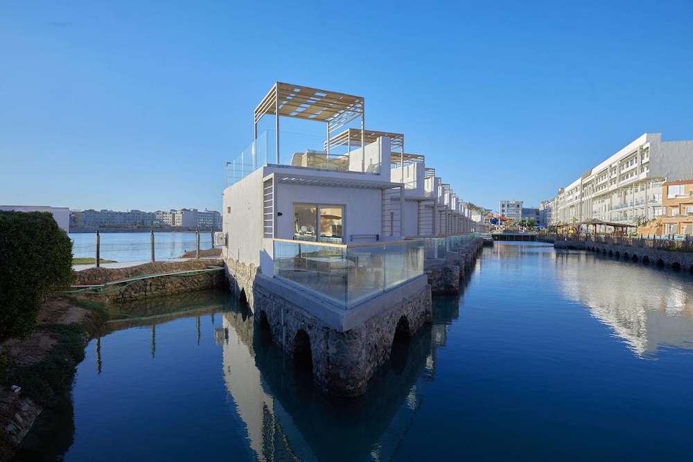 Hotel Bellagio Beach Resort - Image 1