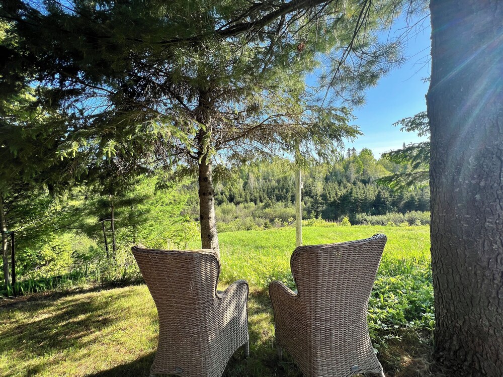 Saguenay-lac-saint-jean Getaway 3-bedroom Holiday Cottage With Garden View