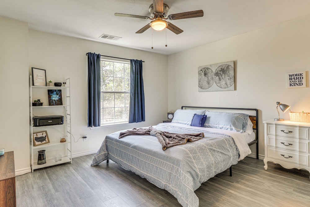 17 Mi to Dtwn Austin: Family Home w/ Patio!