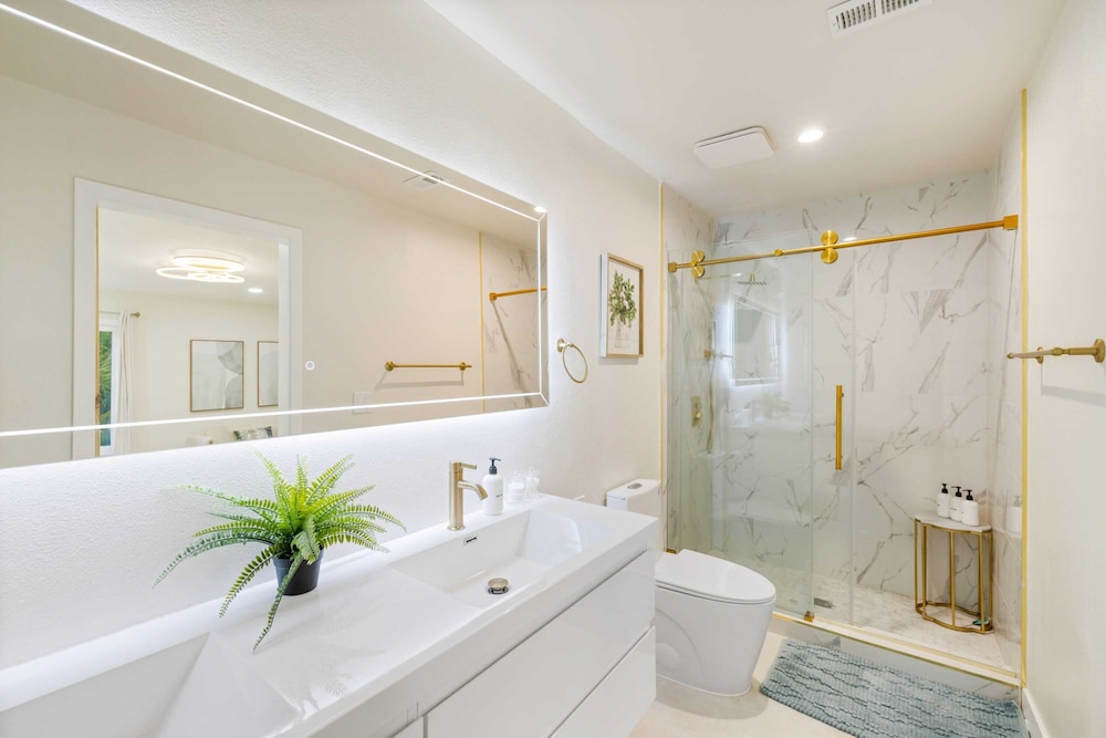 @ Marbella Lane - Cozy Gem Near Nature Trails