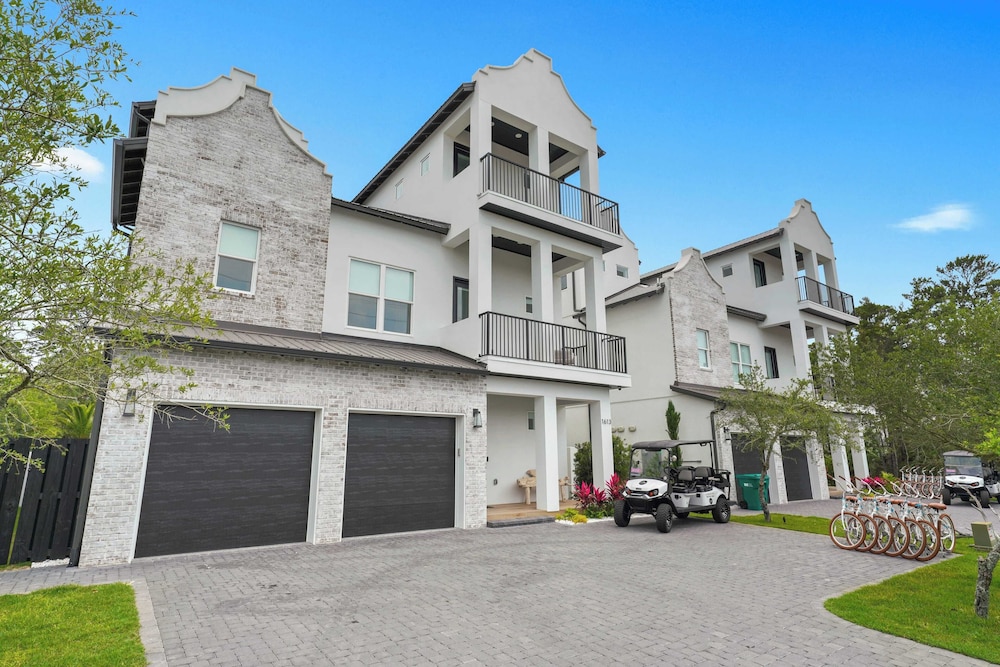 Sleeps 39 2 Luxe Homes w/ Free Golf Cart, Private Pool+spa 3 Blocks to Beach