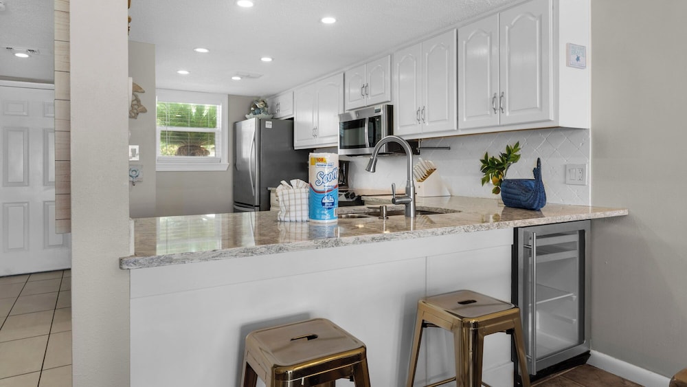 2BR Beachfront Townhome w/ Beach Service + Free Attraction Tickets!