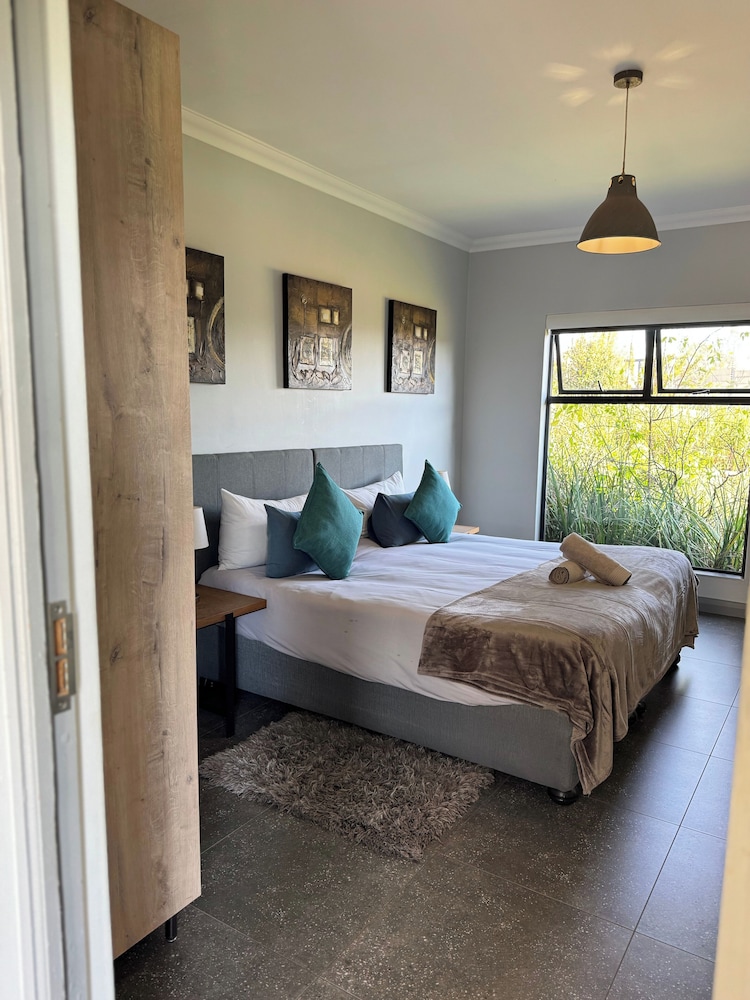 Stones Throw Manor