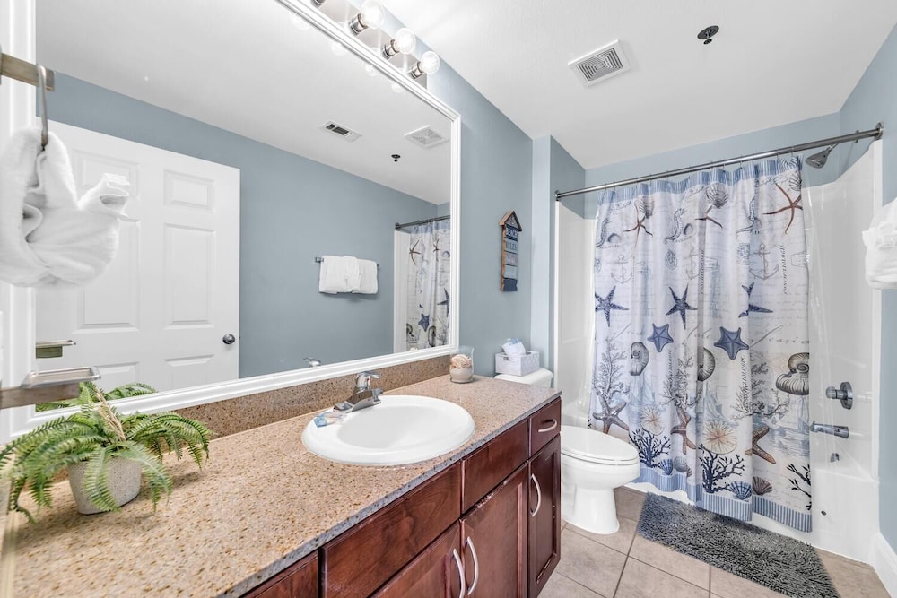 Laketown Wharf 402