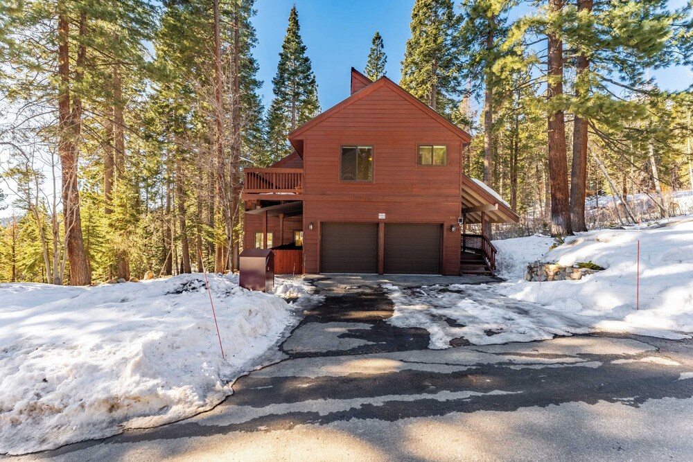 Views + Mins to Skiing, Lake, & Incline Village Incline Serenity by Avantstay