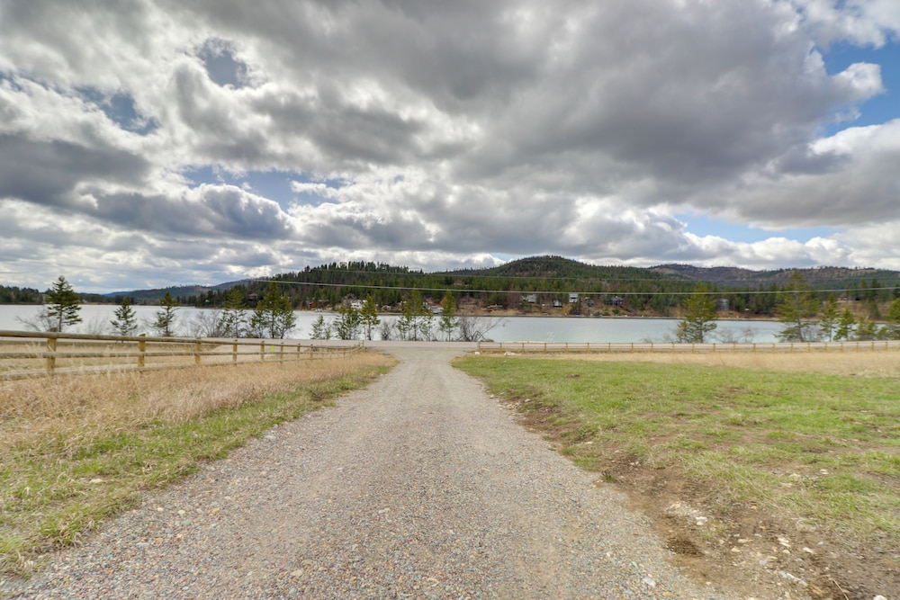 Lake Access, Fire Pit: Glacier Country Getaway!