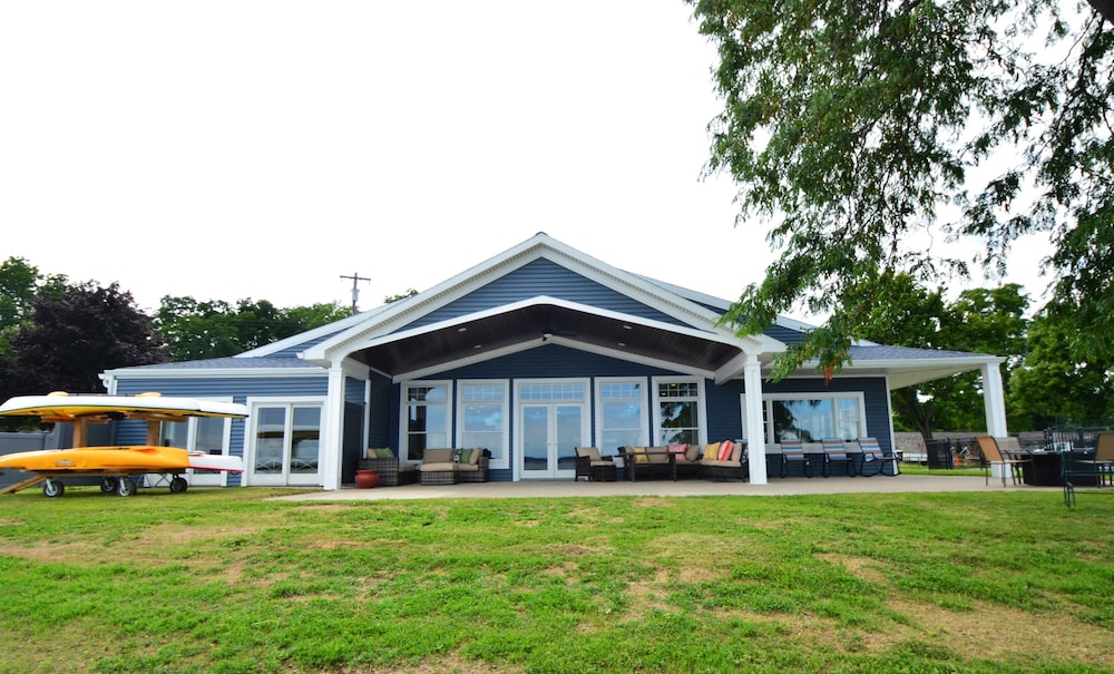 Waters Edge B&B Resort