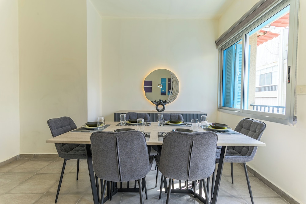 Cove - 2Br Apt W Balcony in Mar Mikhael