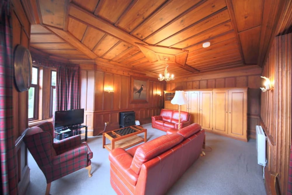 Loch Rannoch Highland Club Lochside Lodge 01