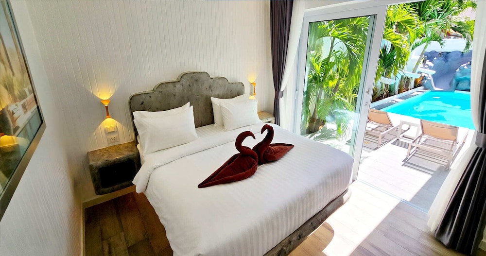 LUMALAND Luxury Pool Villa Pattaya Walking Street