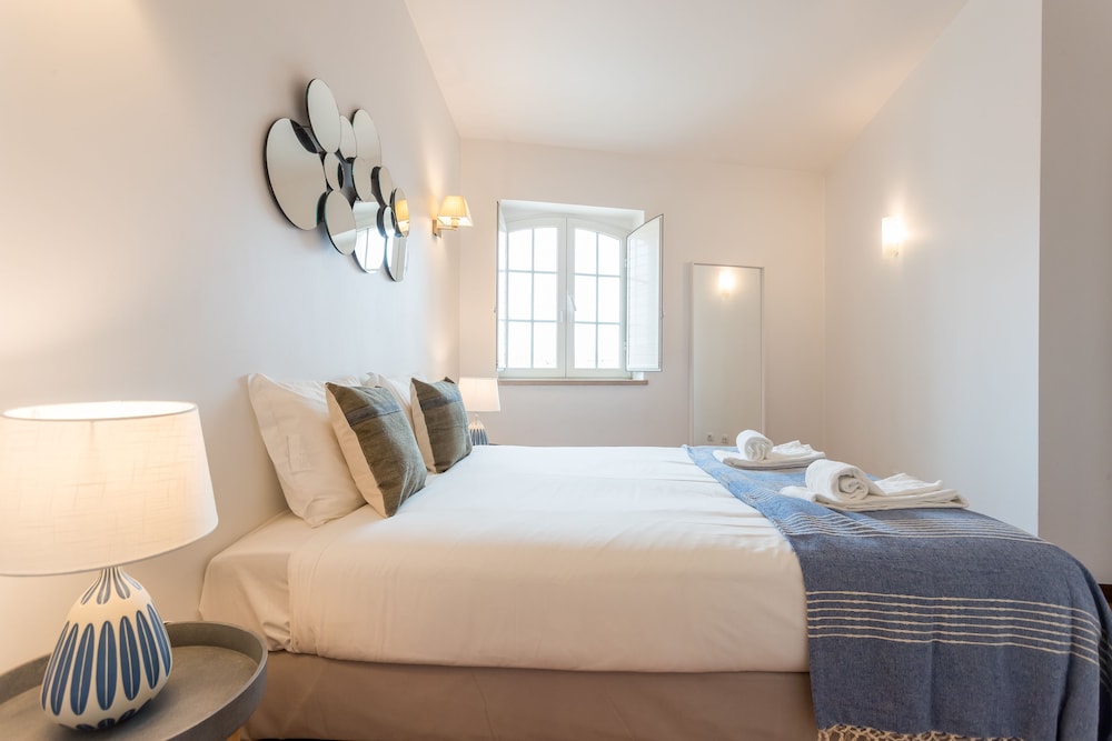 Alfama Modern Two-Bedroom Apartment w/ River View and Parking - by LU Holidays