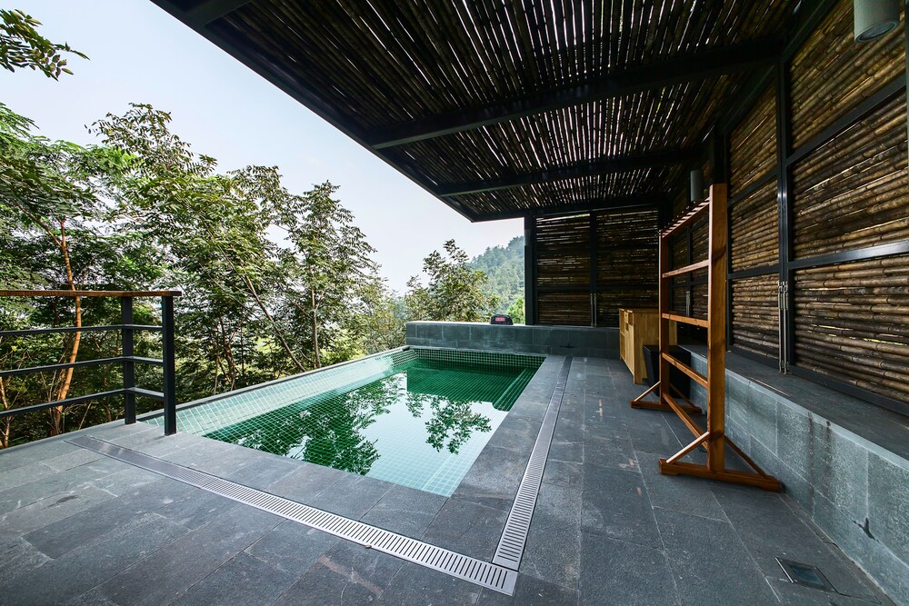Meijie Mountain Hotspring Resort