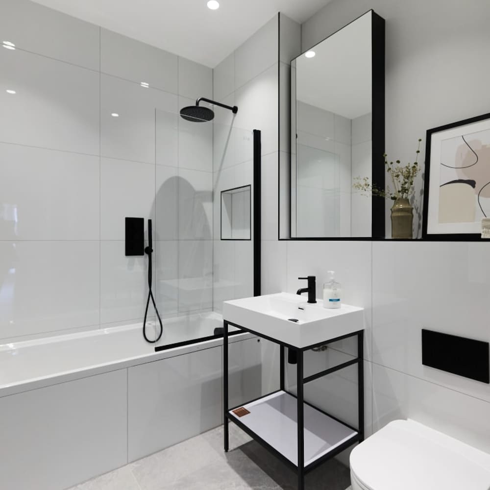 The Brondesbury Quarters - Modern 2bdr Flat With Balcony Parking