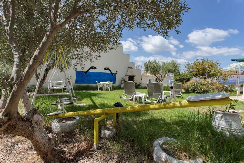 Manos Apartments