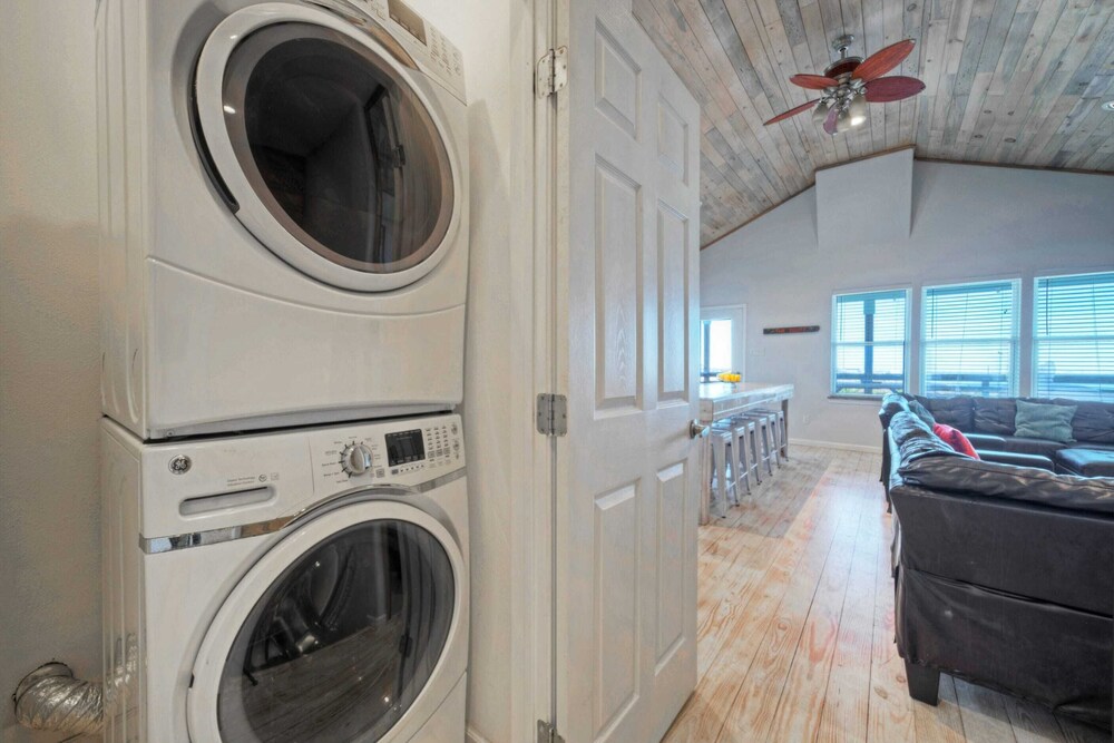 Sleeps 31 2 Homes w/ Boat Dock + Waterfront Pool Laguna Village Getaway