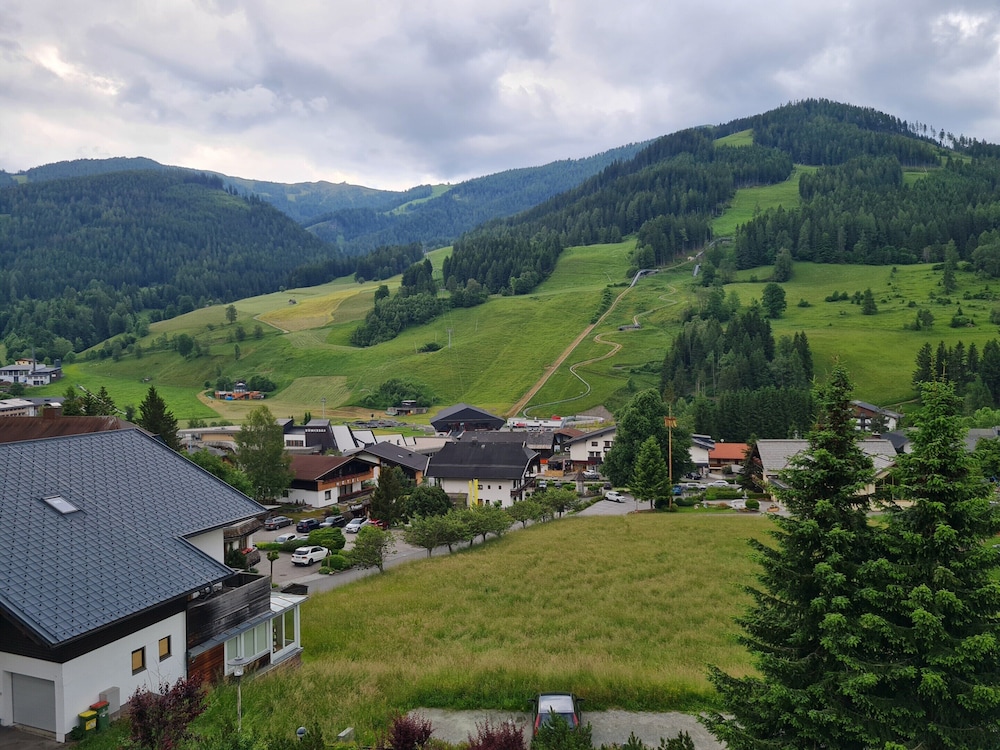 Central Vacation Apartment With View