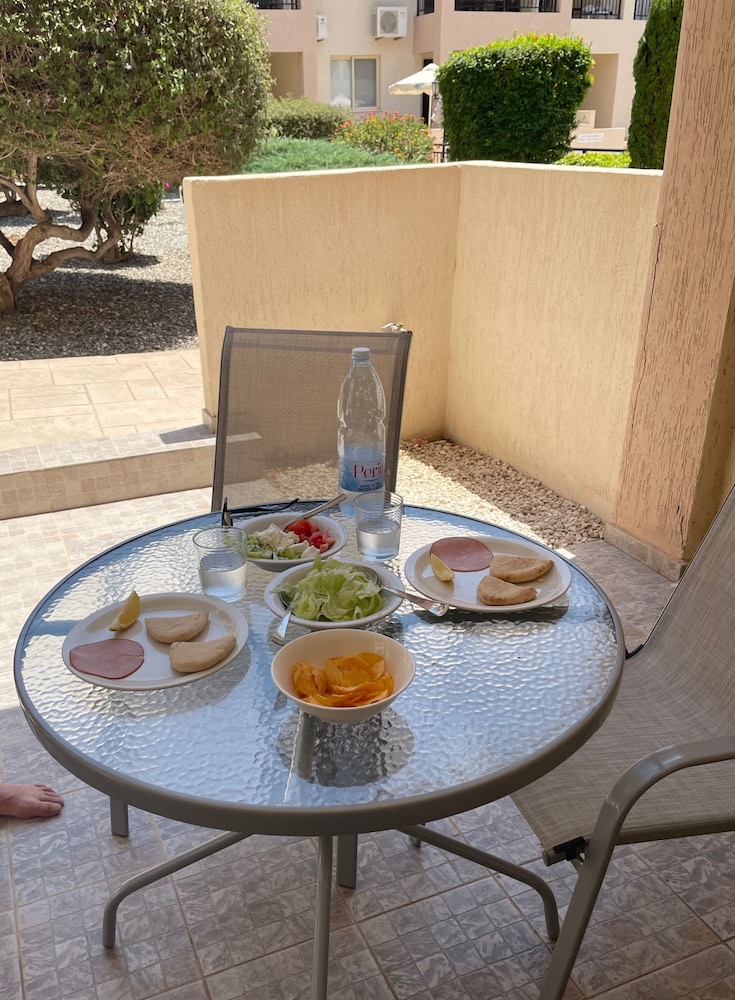 Apartment-paphos-poolside-near Amenities-discounts
