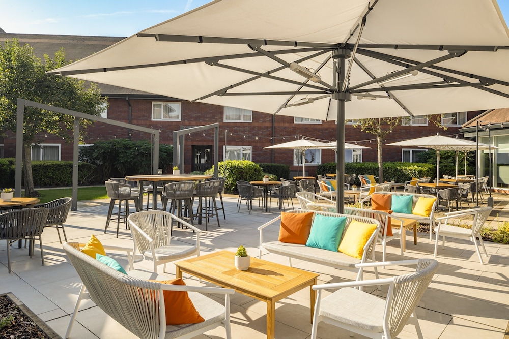 Aylesbury Vacations - Holiday Inn Aylesbury, an IHG Hotel - Property Image 3