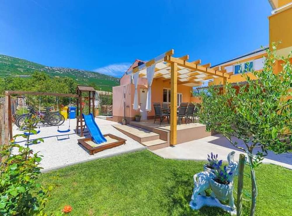 Kastel Luksic Scenic Villa With Pool