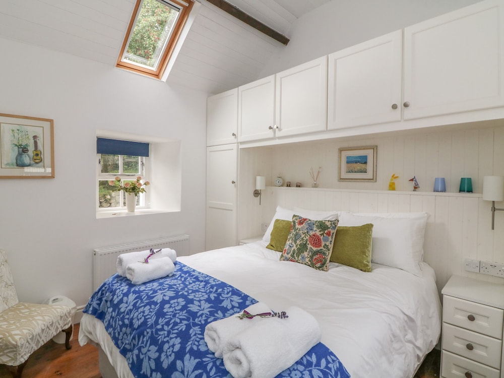 The Old White Cottage view 4