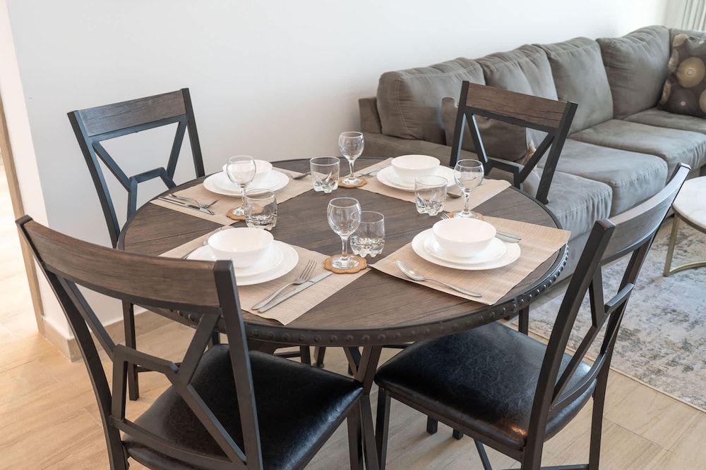 Luxury 1-bedroom in Dubai Marina That Sleeps 2