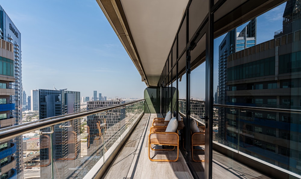 Downtown Dubai | Walk to Dubai Mall + Burj Views