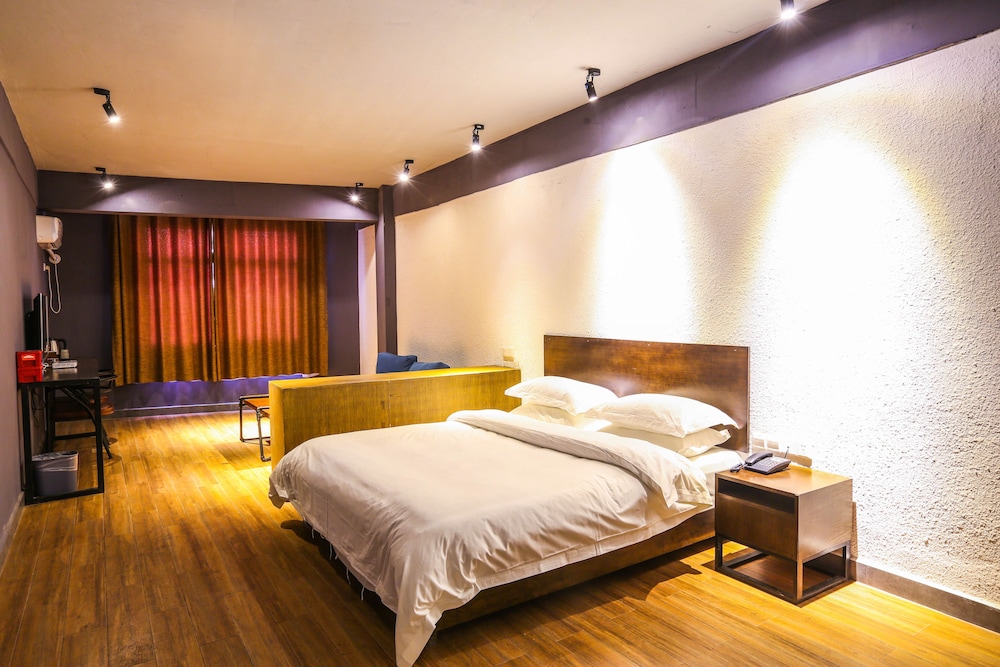 Zhangjiajie Comma Travel Hotel