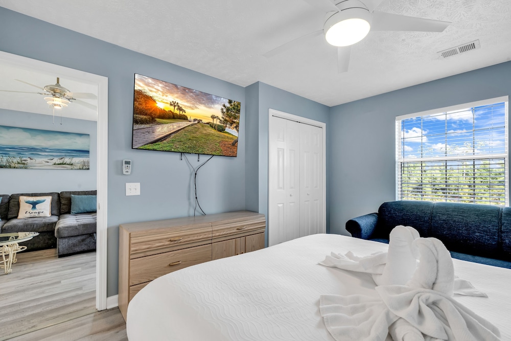 Stunning 2BR Condo at Waterway Village view 4