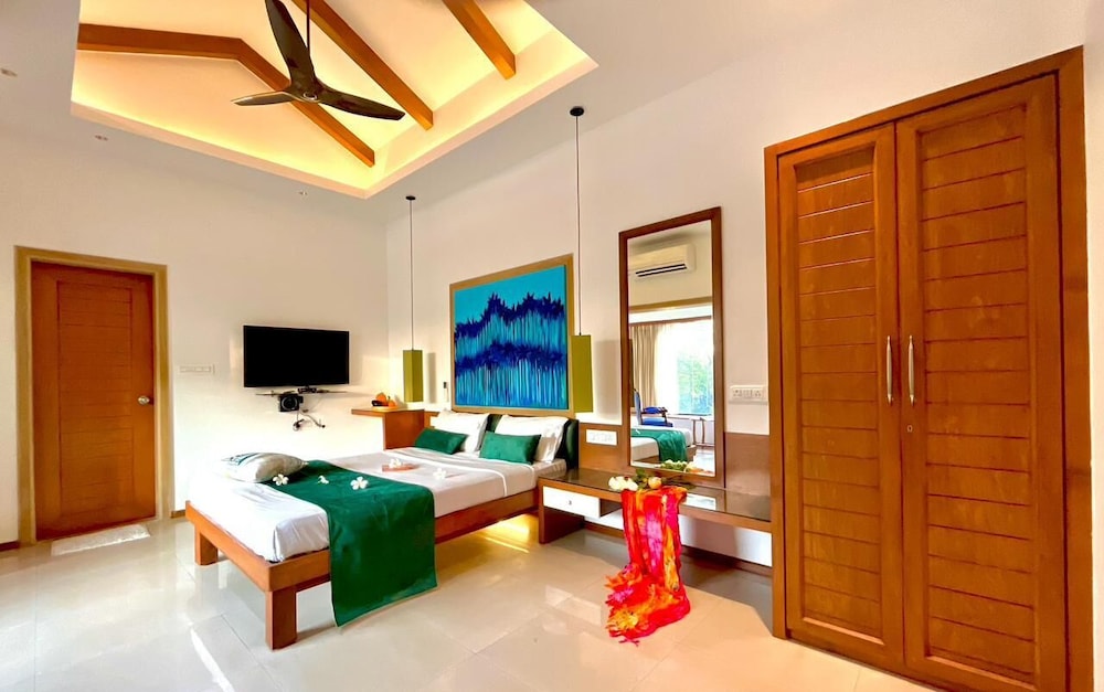 Beach Paradise Miramar Goa
