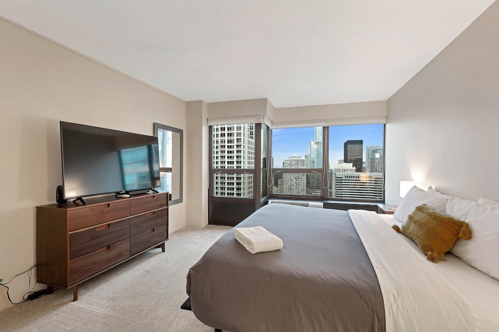 2bd River North Million Dollar Views! Parking Incl by AllSet Turnover photo 2