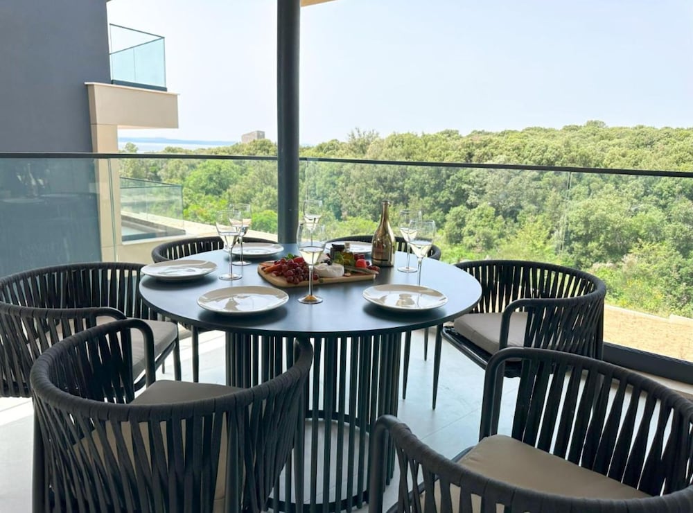 Leonarda Waterfront Residences